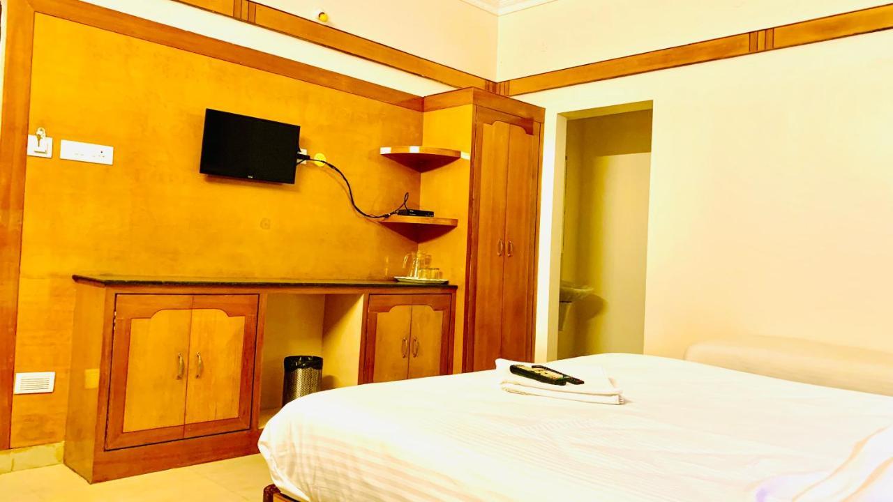 Half Moon Palace Chennai Ngoại thất bức ảnh